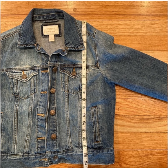 Forever 21 Women’s Denim Jacket Sz Small Blue, Slightly Faded Look - Picture 6 of 9